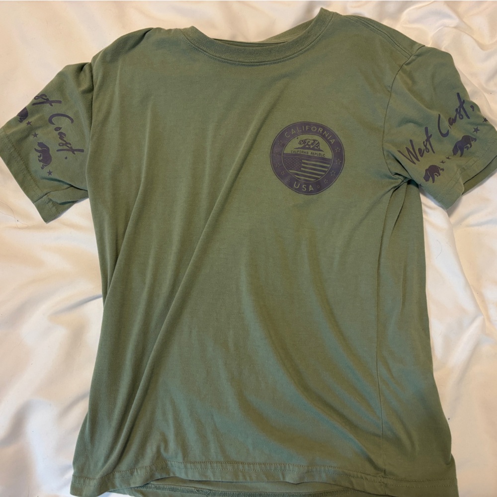 Green california graphic tee